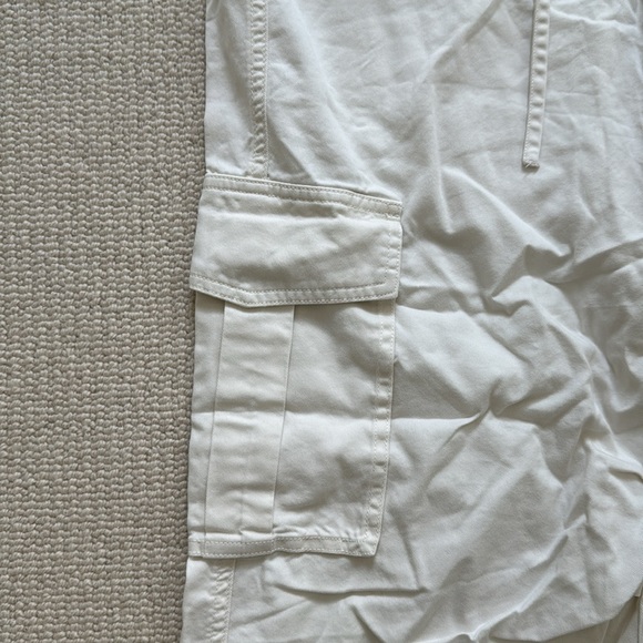 White Abercrombie pants - Picture 2 of 5